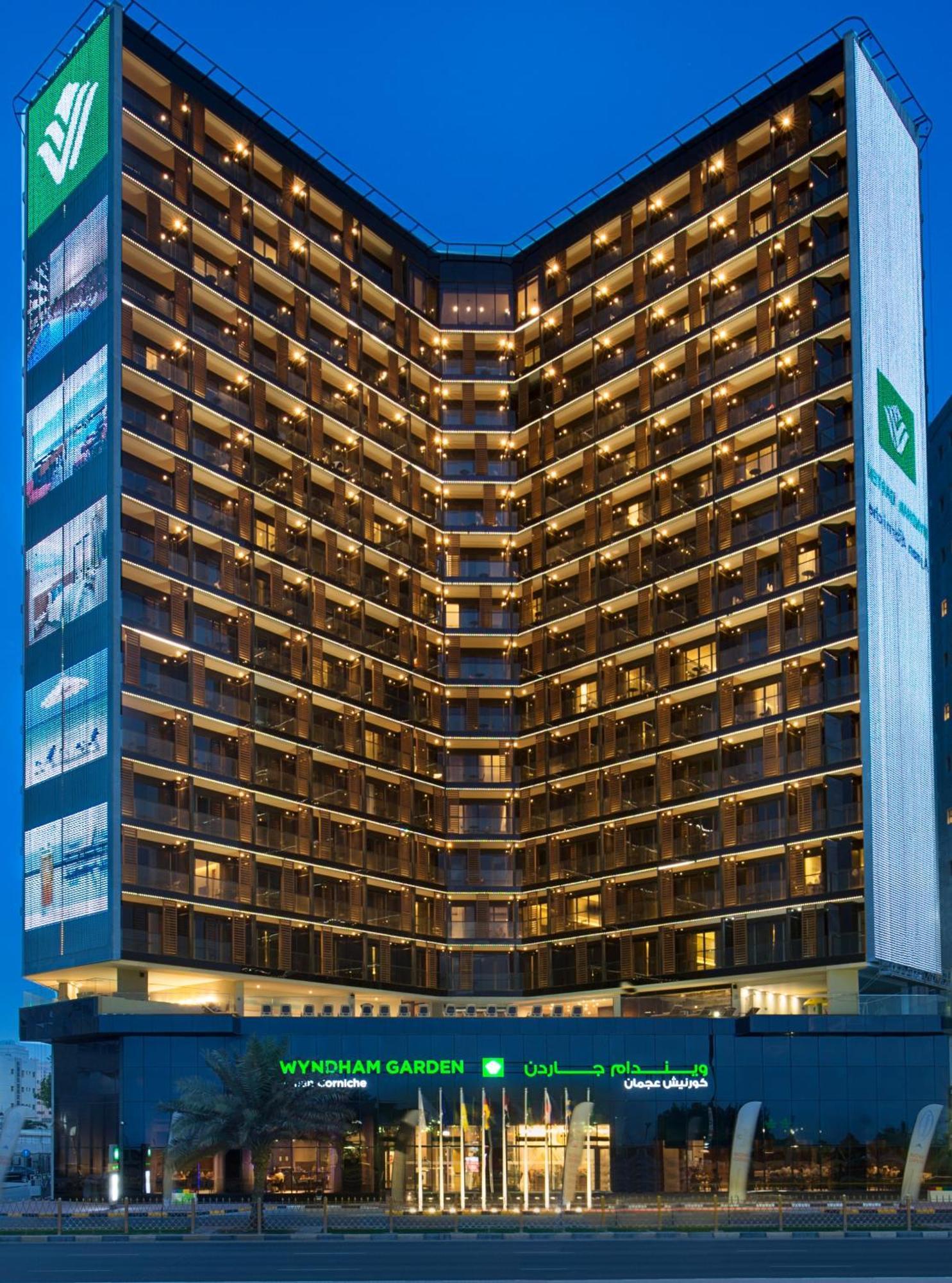Готель Wyndham Garden Ajman Corniche Екстер'єр фото